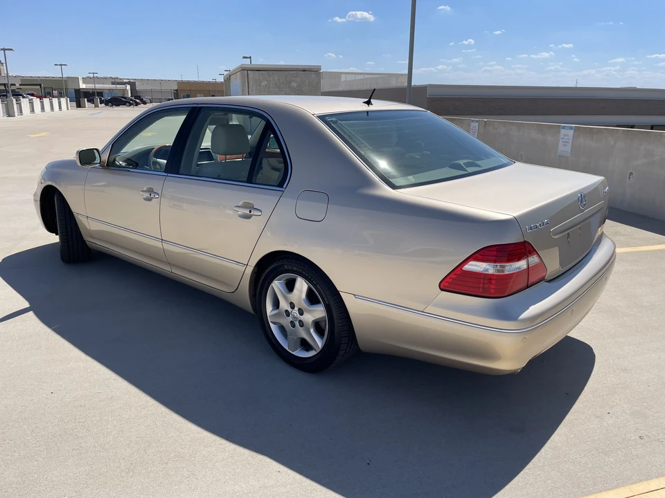 2004 Lexus LS 3rd Gen - Image 23 of 31