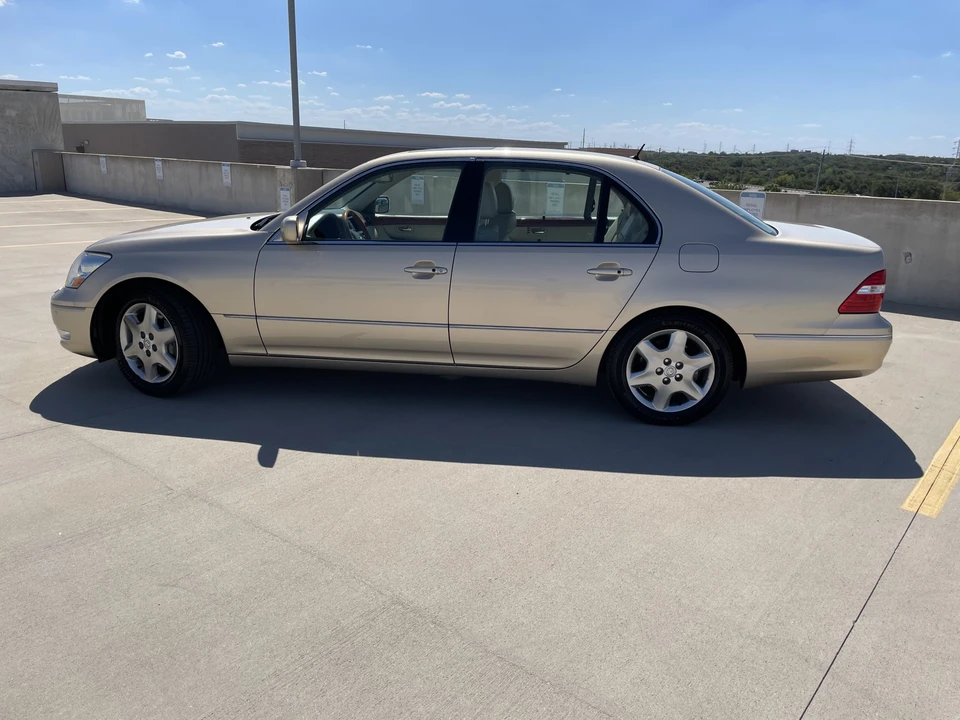 2004 Lexus LS 3rd Gen - Image 25 of 31