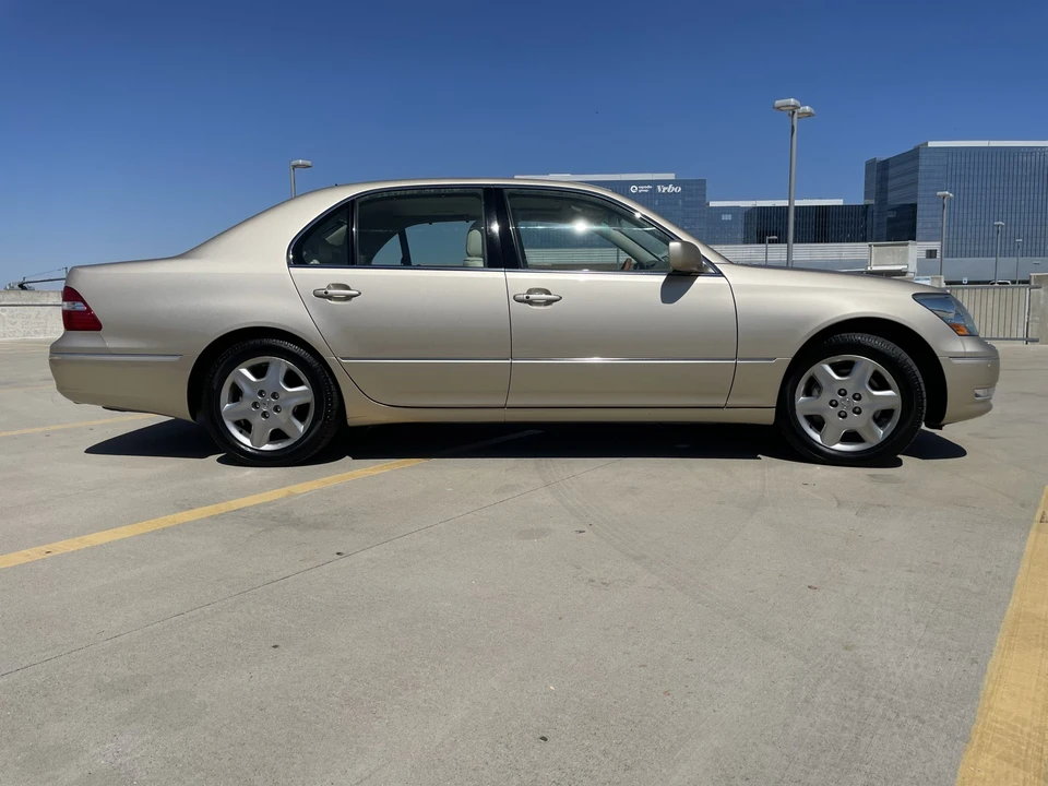 2004 Lexus LS 3rd Gen - Image 16 of 31