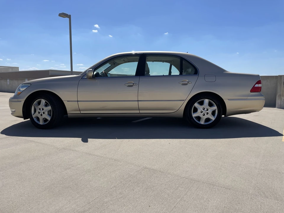2004 Lexus LS 3rd Gen - Image 26 of 31