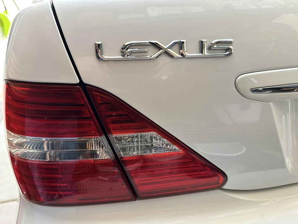 2004 Lexus LS 3rd Gen - Image 27 of 31