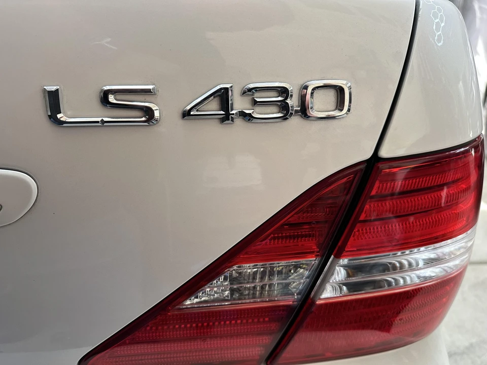2004 Lexus LS 3rd Gen - Image 29 of 31