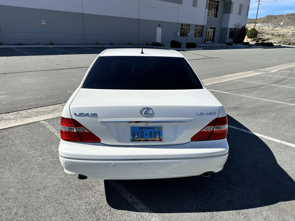 2004 Lexus LS 3rd Gen - Image 9 of 31