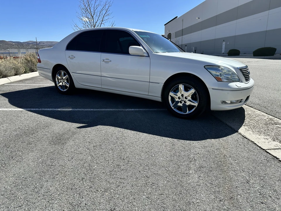 2004 Lexus LS 3rd Gen - Image 2 of 31