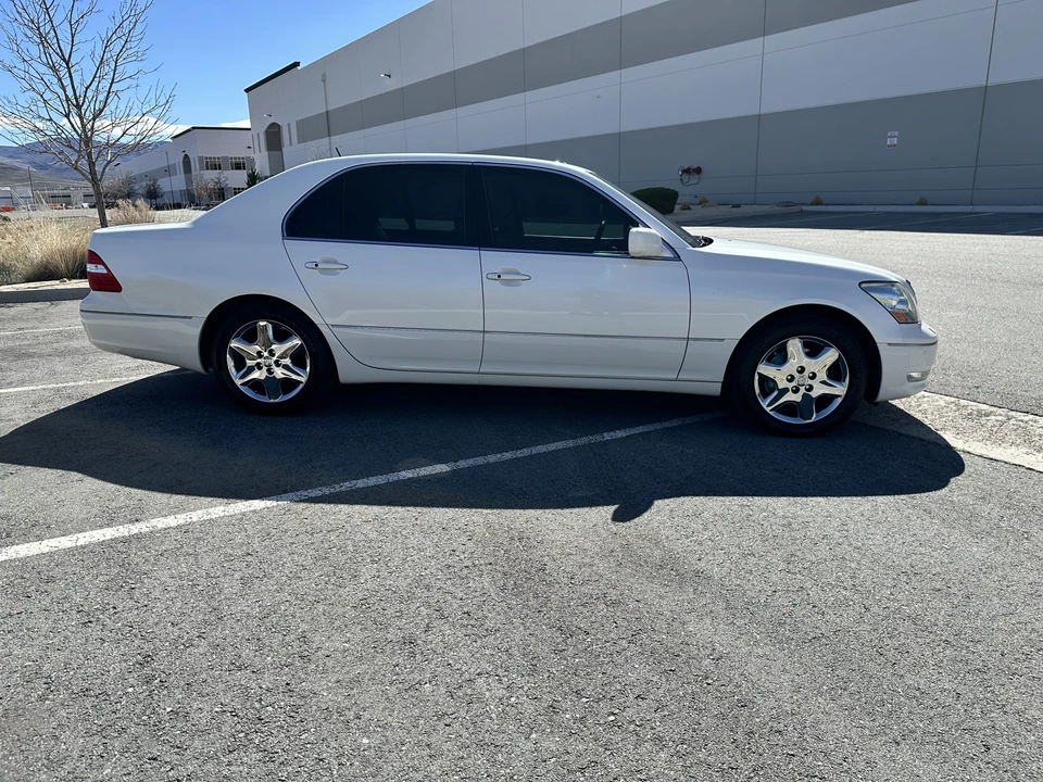 2004 Lexus LS 3rd Gen - Image 13 of 31