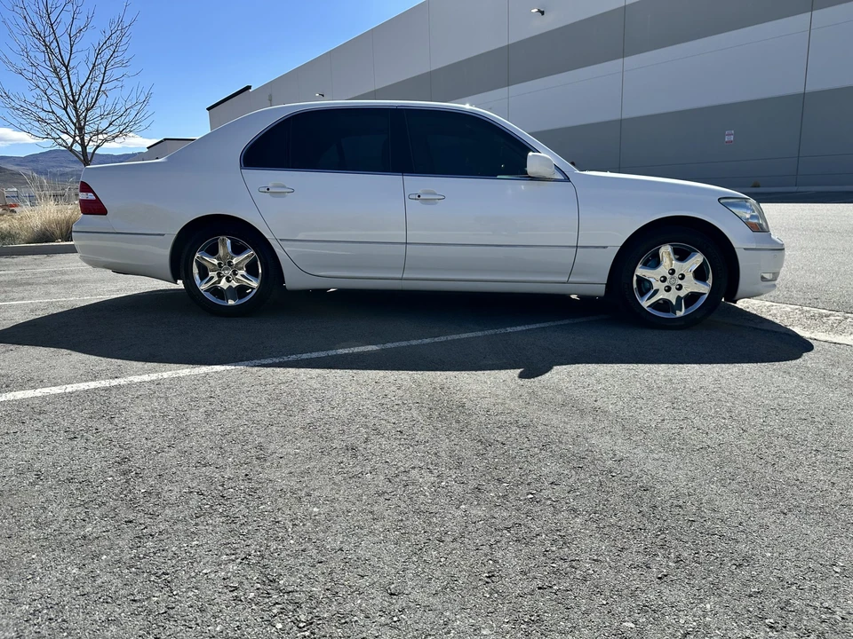 2004 Lexus LS 3rd Gen - Image 14 of 31