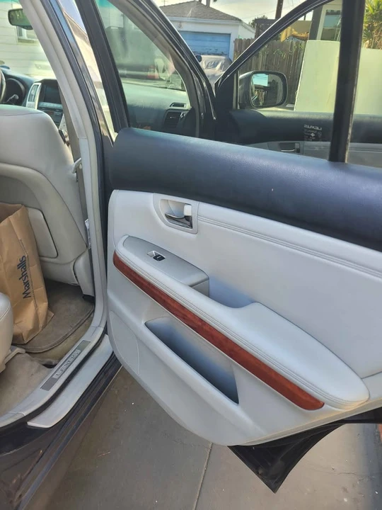 2004 Lexus LX 2nd Gen - Image 15 of 15