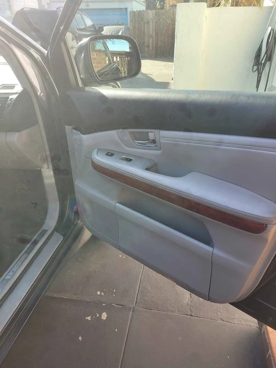 2004 Lexus LX 2nd Gen - Image 12 of 15