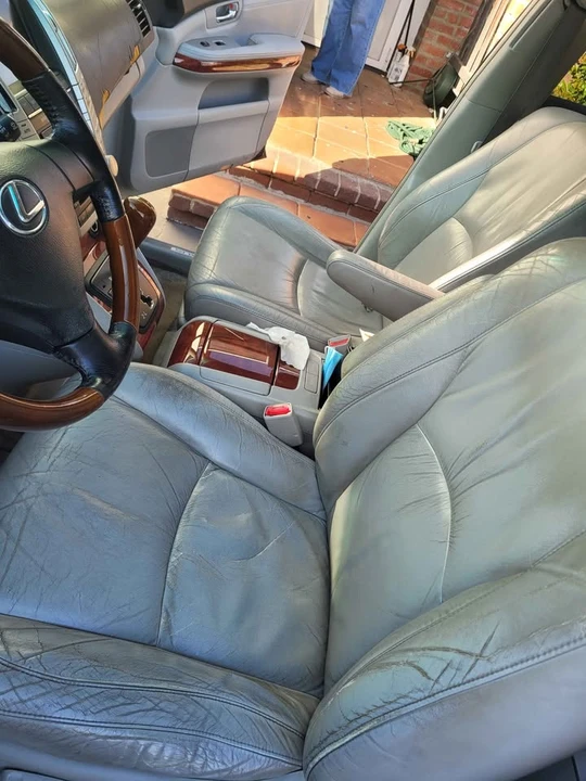 2004 Lexus LX 2nd Gen - Image 9 of 15