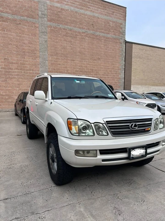 2004 Lexus LX 2nd Gen - Image 2 of 10