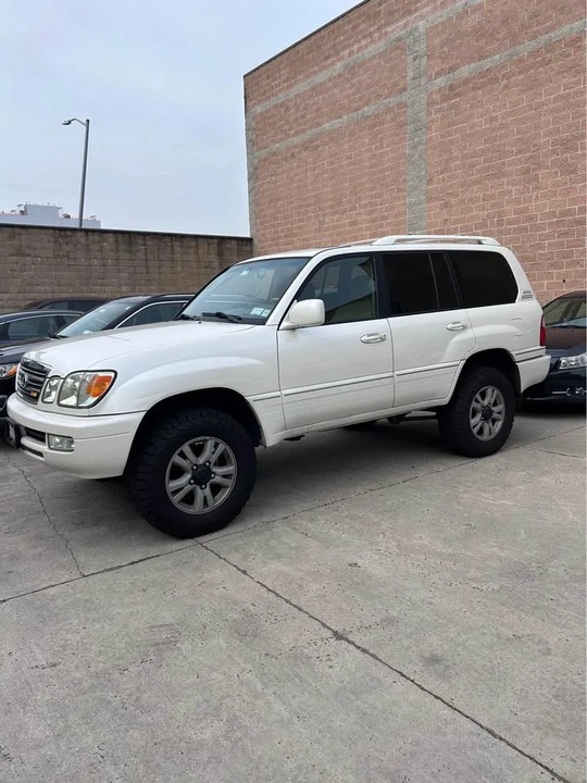2004 Lexus LX 2nd Gen - Image 3 of 10