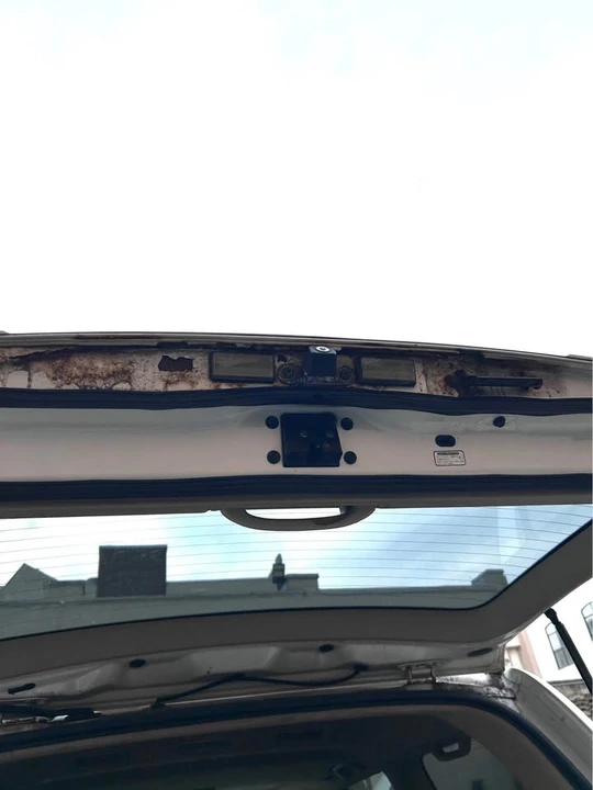 2004 Lexus LX 2nd Gen - Image 6 of 10