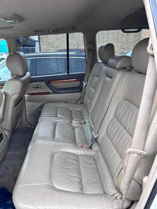 2004 Lexus LX 2nd Gen - Image 5 of 10