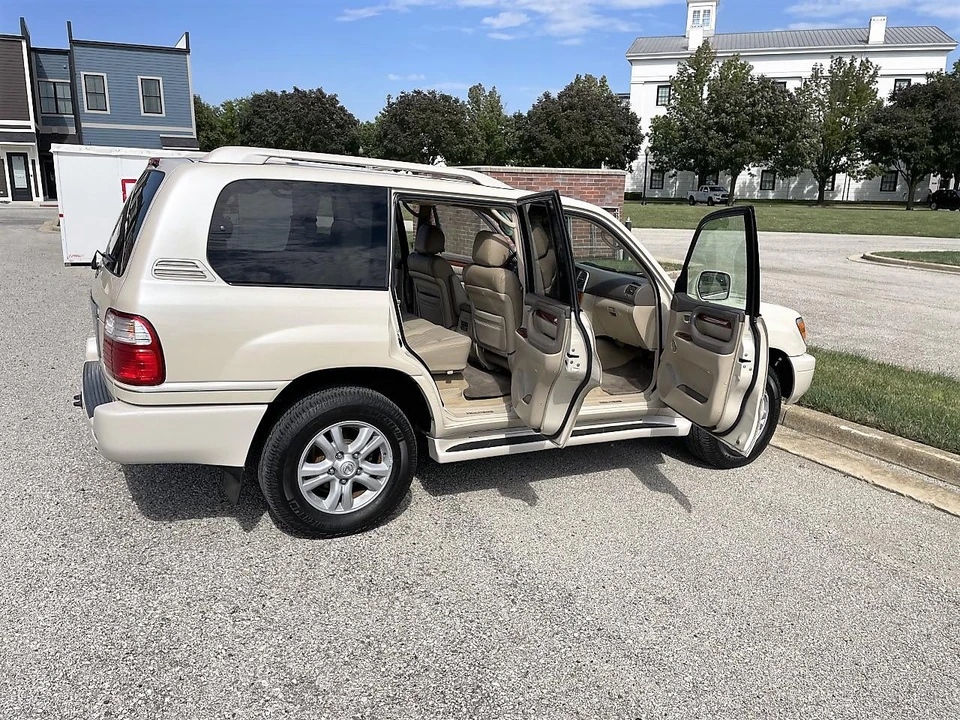 2004 Lexus LX 2nd Gen - Image 13 of 13