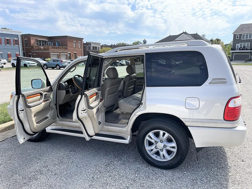 2004 Lexus LX 2nd Gen - Image 8 of 13