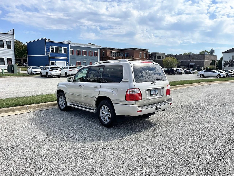 2004 Lexus LX 2nd Gen - Image 9 of 13