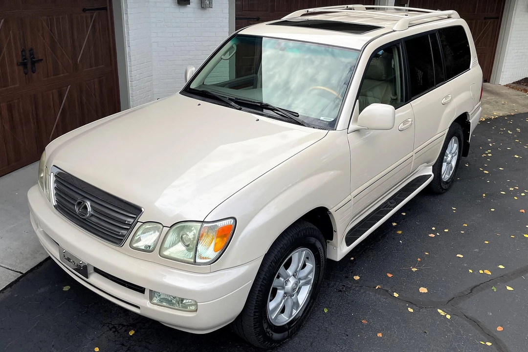 2004 Lexus LX 2nd Gen - Image 6 of 13