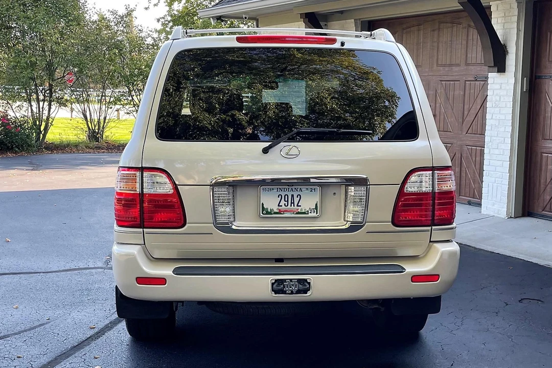 2004 Lexus LX 2nd Gen - Image 5 of 13