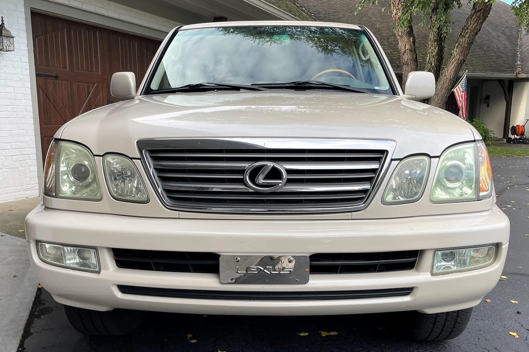 2004 Lexus LX 2nd Gen - Image 2 of 13
