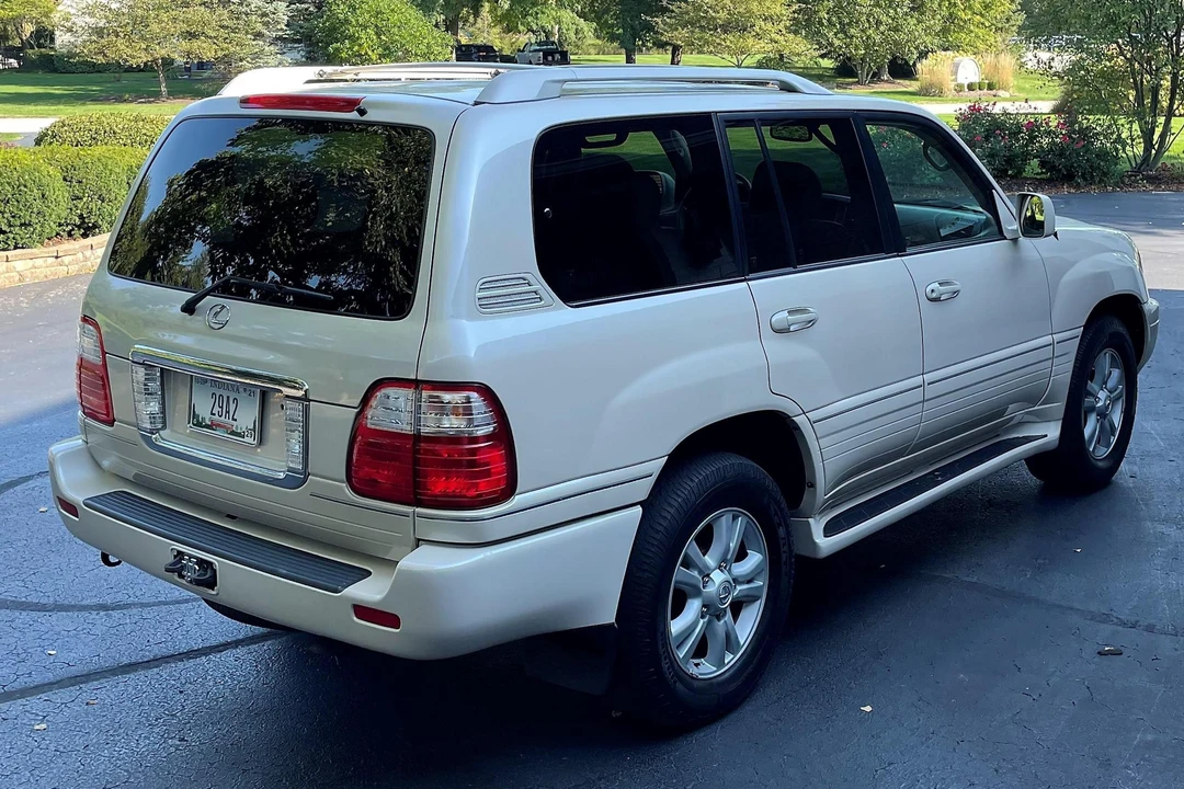 2004 Lexus LX 2nd Gen - Image 4 of 13