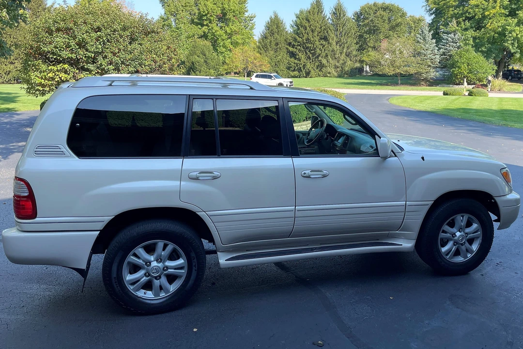 2004 Lexus LX 2nd Gen - Image 3 of 13