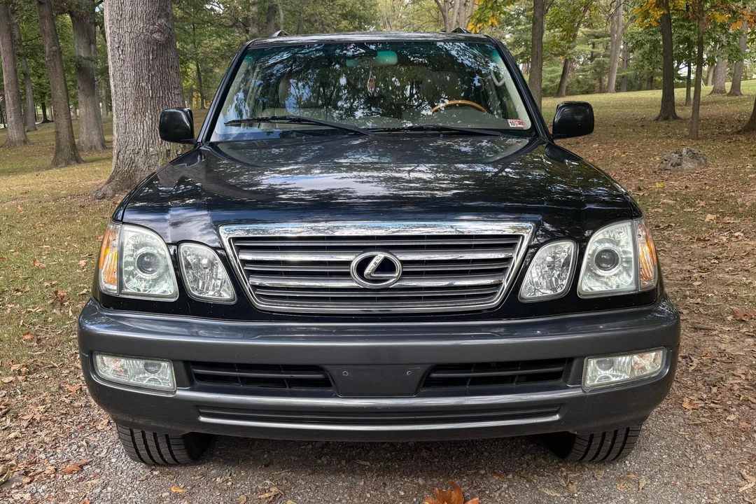2004 Lexus LX 2nd Gen - Image 2 of 31