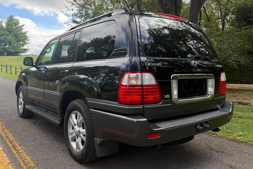 2004 Lexus LX 2nd Gen - Image 4 of 31