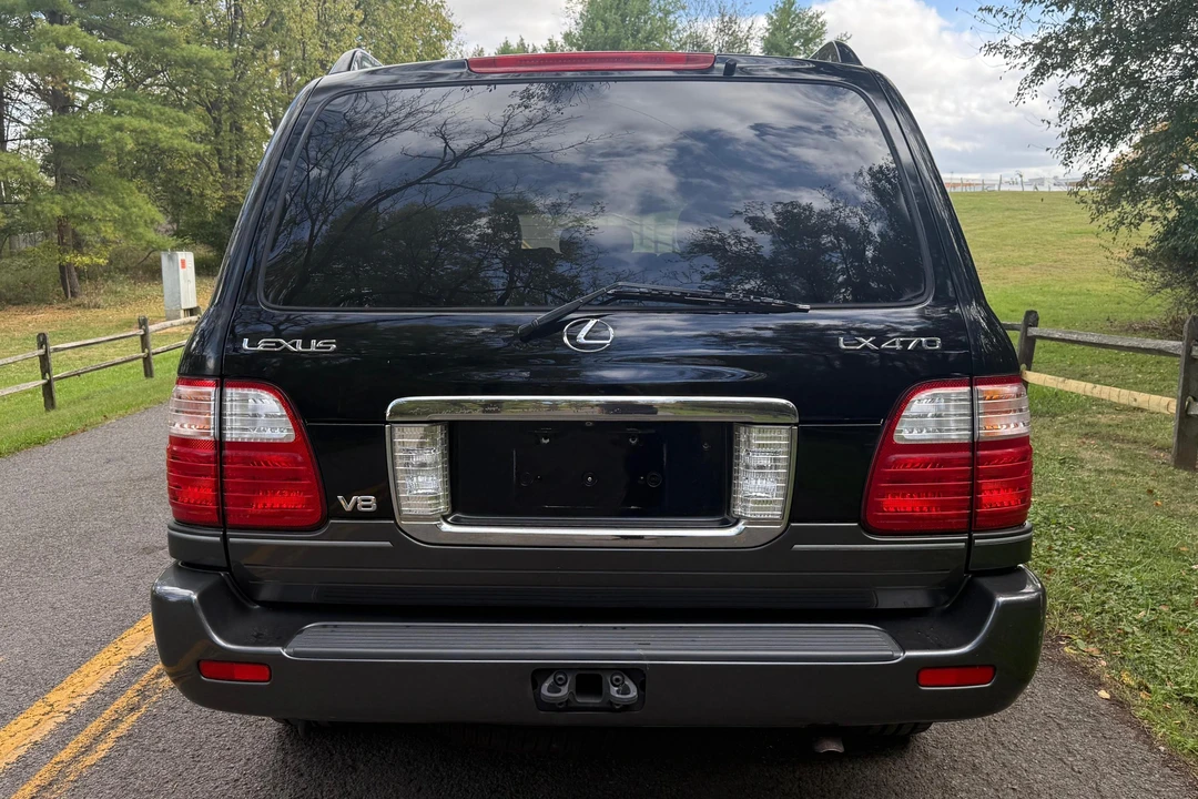 2004 Lexus LX 2nd Gen - Image 5 of 31