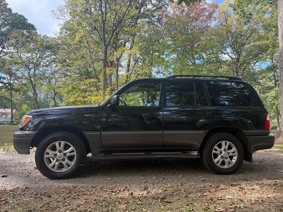 2004 Lexus LX 2nd Gen - Image 10 of 31