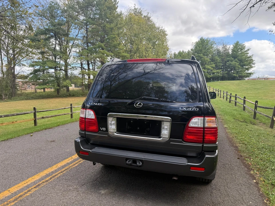 2004 Lexus LX 2nd Gen - Image 21 of 31