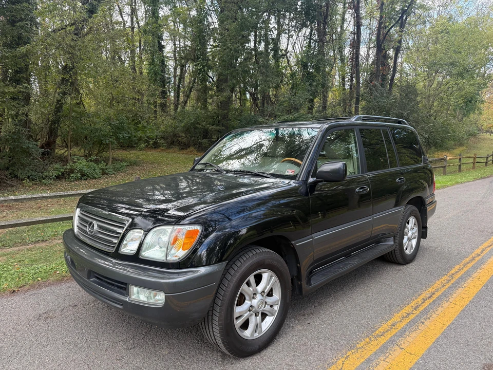 2004 Lexus LX 2nd Gen - Image 19 of 31