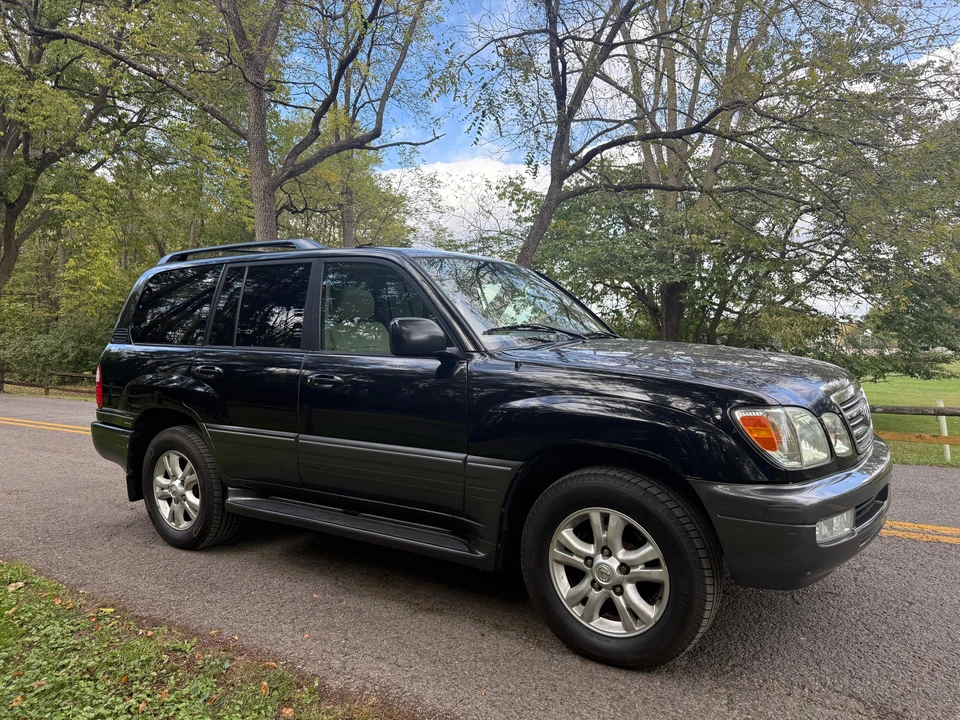 2004 Lexus LX 2nd Gen - Image 23 of 31