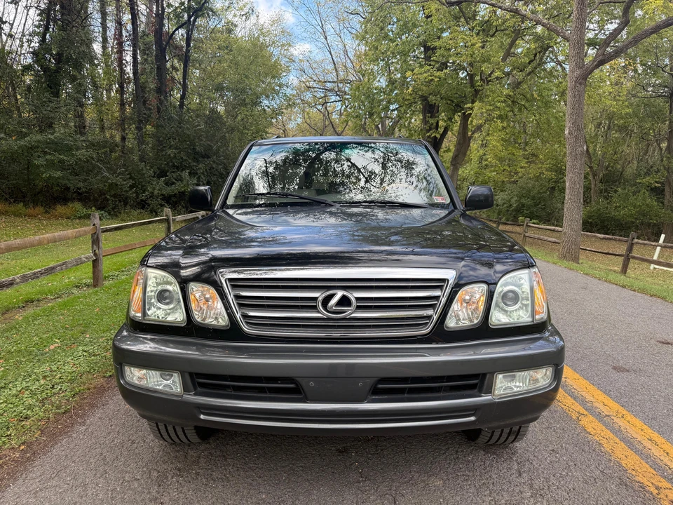 2004 Lexus LX 2nd Gen - Image 17 of 31