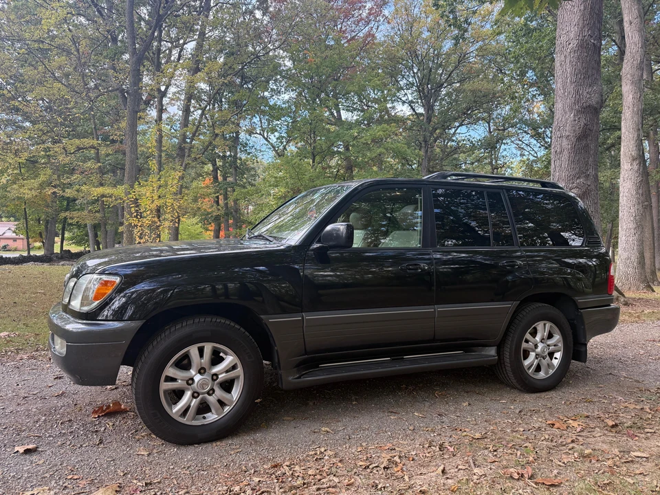 2004 Lexus LX 2nd Gen - Image 9 of 31