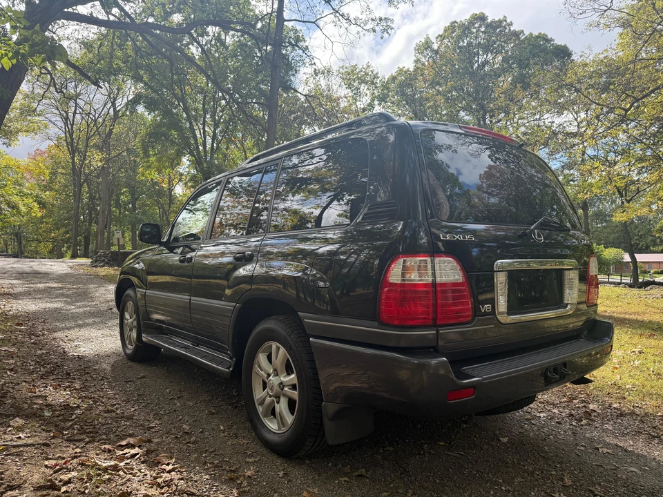 2004 Lexus LX 2nd Gen - Image 11 of 31