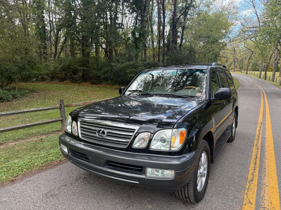 2004 Lexus LX 2nd Gen - Image 18 of 31