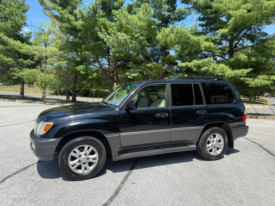 2004 Lexus LX 2nd Gen - Image 28 of 31