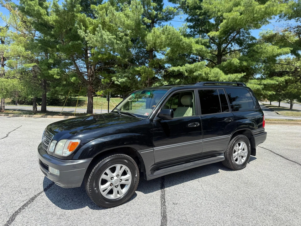 2004 Lexus LX 2nd Gen - Image 27 of 31