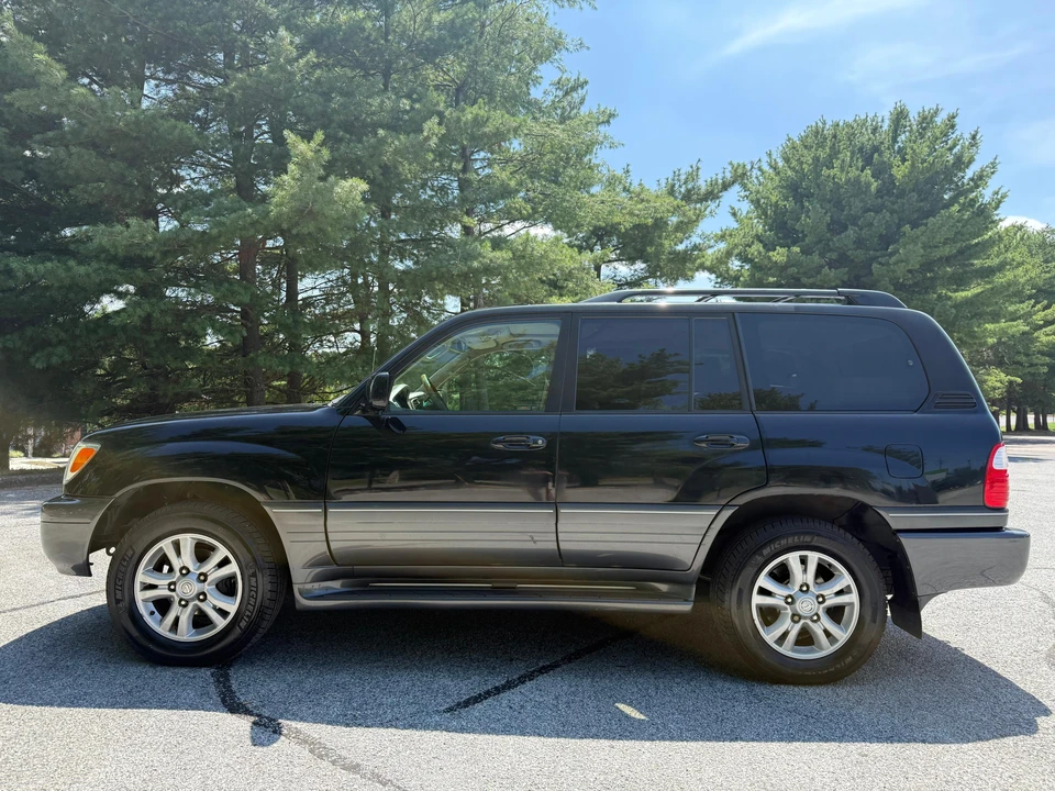 2004 Lexus LX 2nd Gen - Image 29 of 31