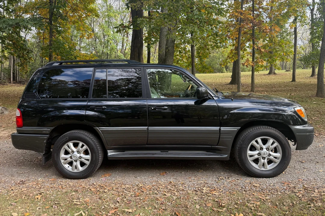 2004 Lexus LX 2nd Gen - Image 3 of 31