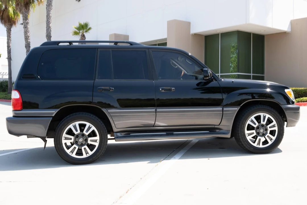2004 Lexus LX 2nd Gen - Image 3 of 31