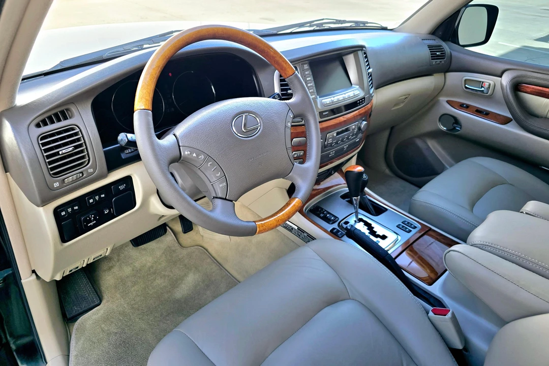 2004 Lexus LX 2nd Gen - Image 30 of 31