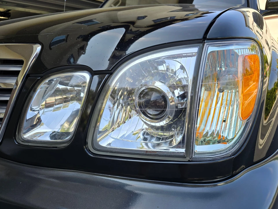 2004 Lexus LX 2nd Gen - Image 15 of 31