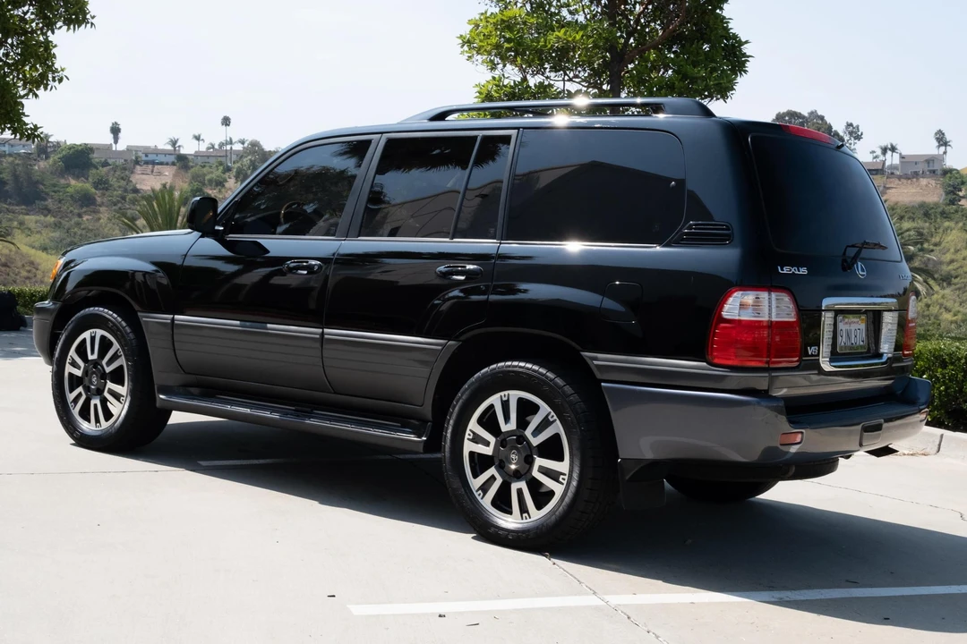2004 Lexus LX 2nd Gen - Image 4 of 31