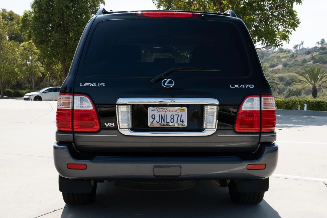 2004 Lexus LX 2nd Gen - Image 5 of 31