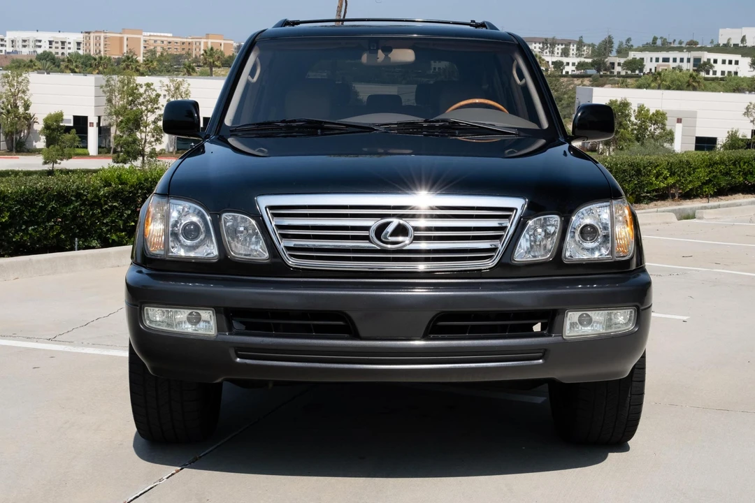 2004 Lexus LX 2nd Gen - Image 2 of 31