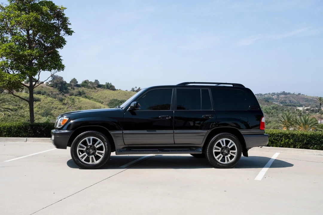 2004 Lexus LX 2nd Gen - Image 7 of 31