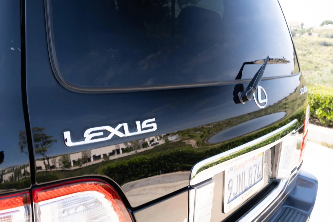2004 Lexus LX 2nd Gen - Image 18 of 31