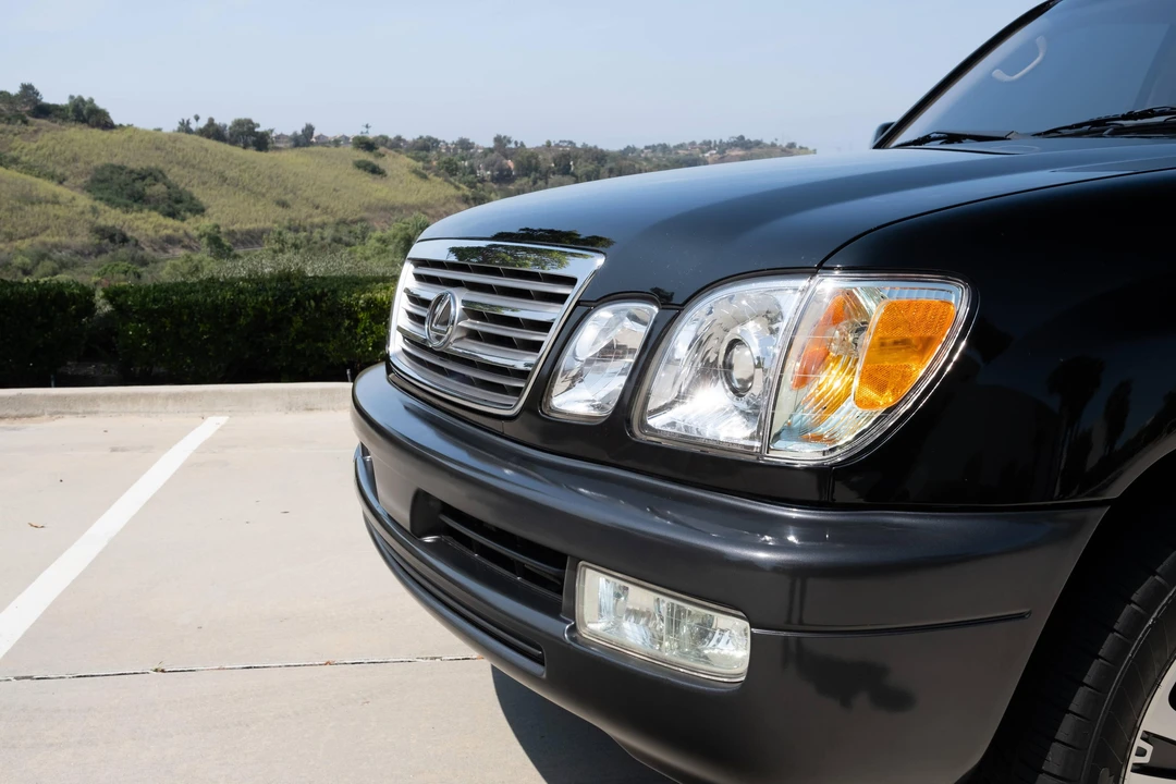 2004 Lexus LX 2nd Gen - Image 14 of 31