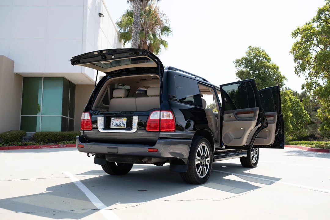 2004 Lexus LX 2nd Gen - Image 10 of 31